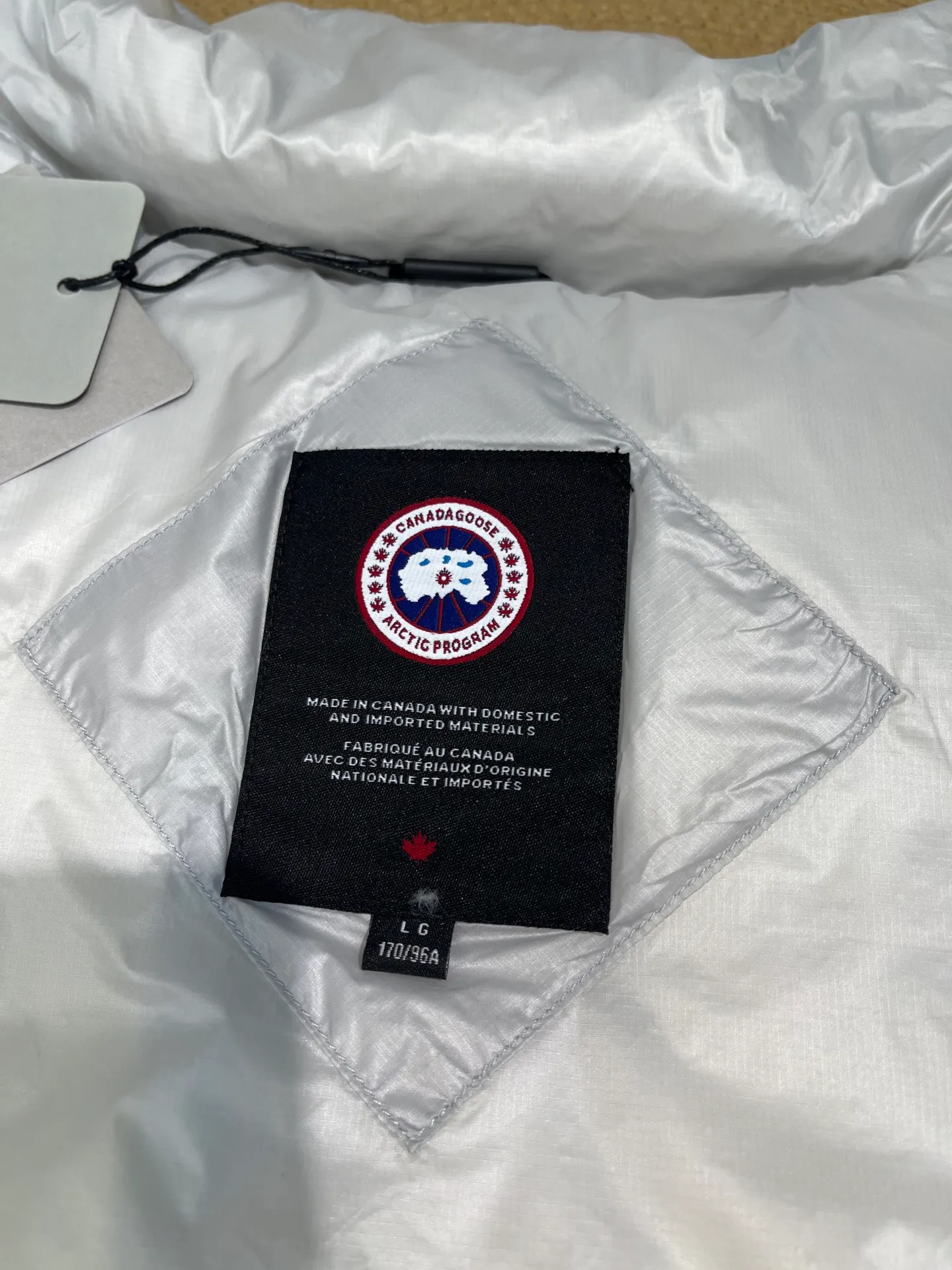 P540 🇨🇦Canada Goose""🇨🇦🌟 Canada Goose Puff Down Vest has always been recognized as the warmest down jacket. Various Instagram celebrities, Internet celebrities, and celebrities often wear it for street photos. I make Canada Goose every year, but I still can't get rid of my love for it. No matter how cold the days are, there is no need to be afraid, because there is! Filled with 90% white duck down, it is the legendary warmest down jacket and is known as a must-have for Arctic outdoor sports! The most popular down jacket in the world, celebrities are rushing to buy it, it is a must-have!  size:xxs-xxl